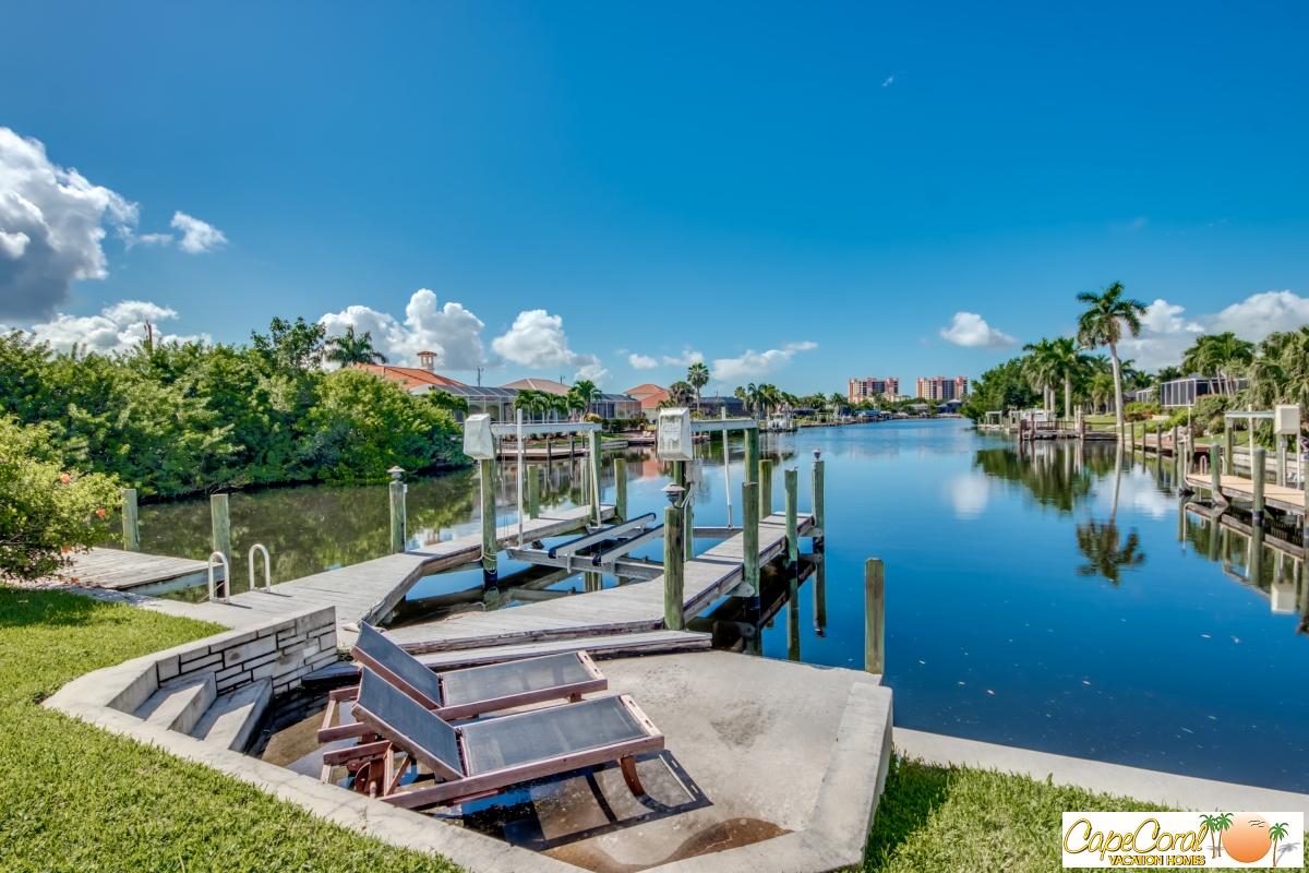 57-Backyard  Dock  Boat Lift